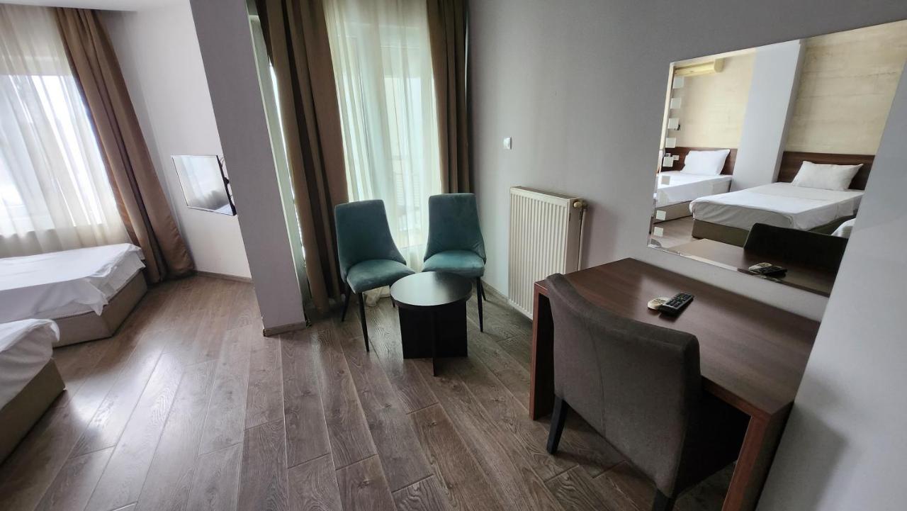 Hotel Rile Men Blue Ni Kültér fotó